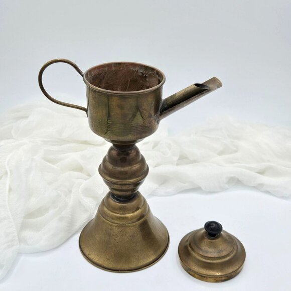 Vintage Brass Whale Oil Lamp, Tabletop Snotneus Lamp with Lid - Picture 4 of 11